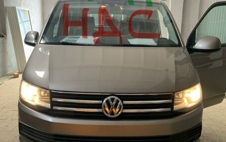 Volkswagen Caravelle T6 рестайлинг, 2019 год, 3 500 000 рублей, 1 фотография