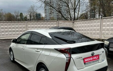 Toyota Prius IV XW50, 2016 год, 1 720 000 рублей, 6 фотография