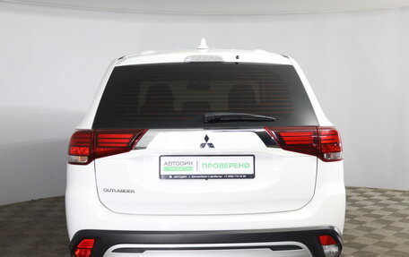 Mitsubishi Outlander III рестайлинг 3, 2021 год, 2 069 000 рублей, 6 фотография