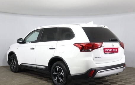 Mitsubishi Outlander III рестайлинг 3, 2021 год, 2 069 000 рублей, 7 фотография