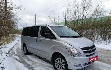 Hyundai Grand Starex Grand Starex I рестайлинг 2, 2010 год, 1 499 000 рублей, 2 фотография