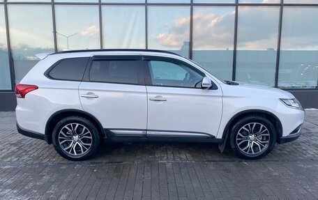 Mitsubishi Outlander III рестайлинг 3, 2022 год, 3 599 000 рублей, 6 фотография