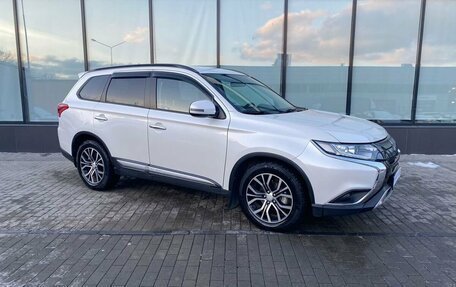 Mitsubishi Outlander III рестайлинг 3, 2022 год, 3 599 000 рублей, 7 фотография