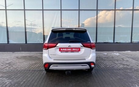 Mitsubishi Outlander III рестайлинг 3, 2022 год, 3 599 000 рублей, 4 фотография