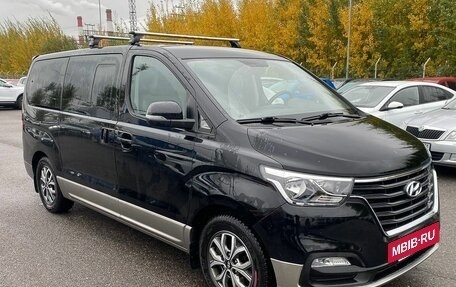 Hyundai Grand Starex Grand Starex I рестайлинг 2, 2018 год, 3 520 000 рублей, 3 фотография