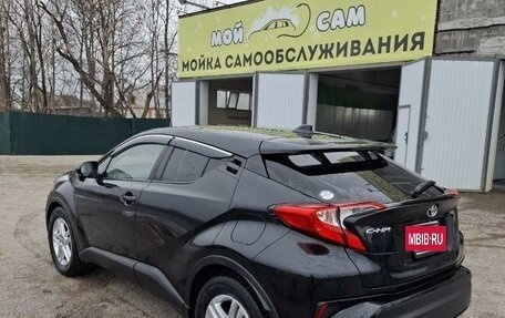 Toyota C-HR I рестайлинг, 2020 год, 2 200 000 рублей, 4 фотография