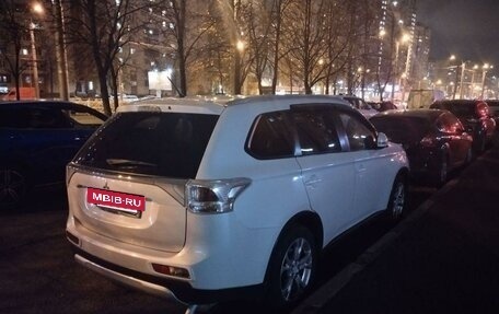 Mitsubishi Outlander III рестайлинг 3, 2014 год, 1 380 000 рублей, 3 фотография