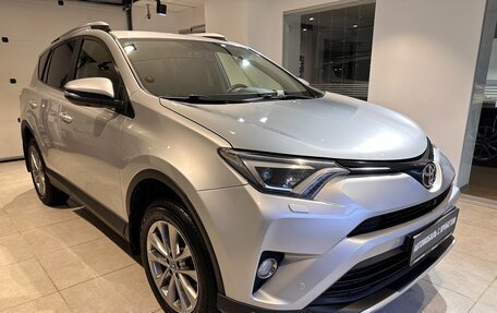 Toyota RAV4, 2015 год, 3 075 000 рублей, 4 фотография