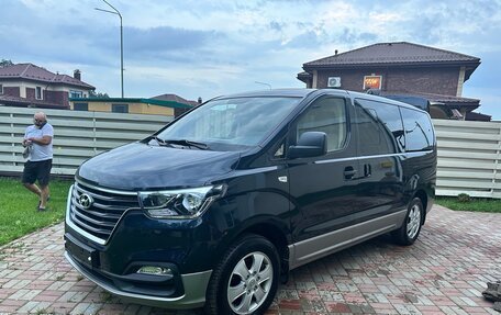 Hyundai Grand Starex Grand Starex I рестайлинг 2, 2020 год, 3 900 000 рублей, 2 фотография