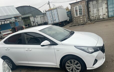 Hyundai Solaris II рестайлинг, 2021 год, 1 750 000 рублей, 5 фотография