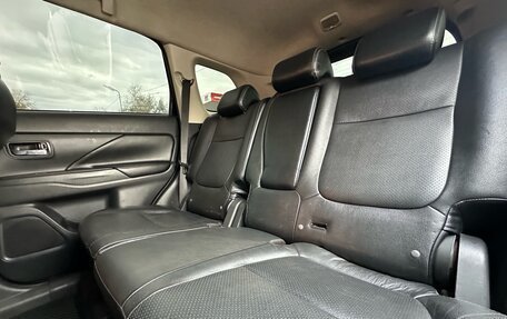 Mitsubishi Outlander III рестайлинг 3, 2013 год, 1 540 000 рублей, 21 фотография