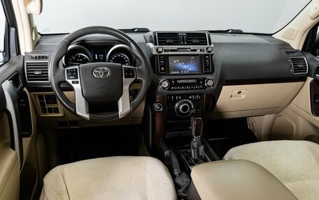 Toyota Land Cruiser Prado 150 рестайлинг 2, 2015 год, 4 199 000 рублей, 6 фотография