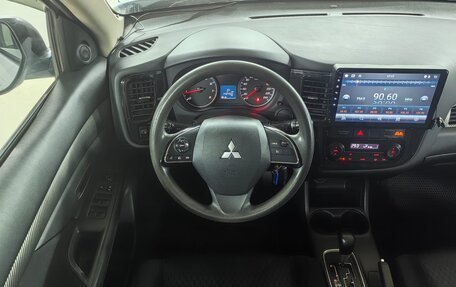 Mitsubishi Outlander III рестайлинг 3, 2014 год, 1 699 000 рублей, 11 фотография