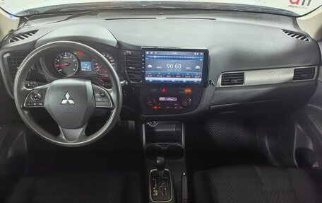 Mitsubishi Outlander III рестайлинг 3, 2014 год, 1 699 000 рублей, 9 фотография