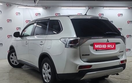 Mitsubishi Outlander III рестайлинг 3, 2014 год, 1 699 000 рублей, 6 фотография