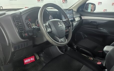 Mitsubishi Outlander III рестайлинг 3, 2014 год, 1 699 000 рублей, 10 фотография