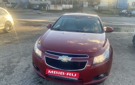 Chevrolet Cruze II, 2010 год, 885 000 рублей, 4 фотография