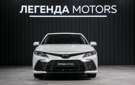 Toyota Camry, 2022 год, 3 850 000 рублей, 2 фотография