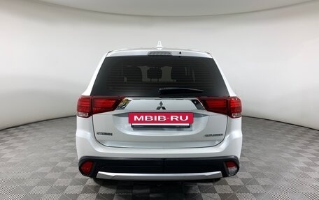 Mitsubishi Outlander III рестайлинг 3, 2017 год, 1 628 000 рублей, 6 фотография