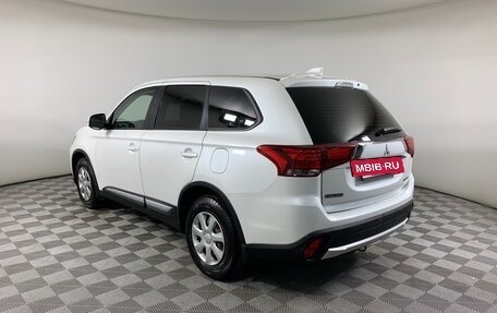 Mitsubishi Outlander III рестайлинг 3, 2017 год, 1 628 000 рублей, 7 фотография