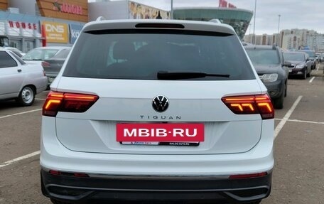 Volkswagen Tiguan II, 2021 год, 2 665 000 рублей, 3 фотография