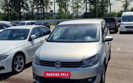 Volkswagen Touran III, 2011 год, 928 000 рублей, 2 фотография