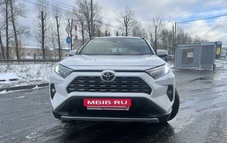 Toyota RAV4, 2020 год, 3 400 000 рублей, 2 фотография