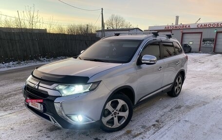 Mitsubishi Outlander III рестайлинг 3, 2020 год, 2 200 000 рублей, 2 фотография