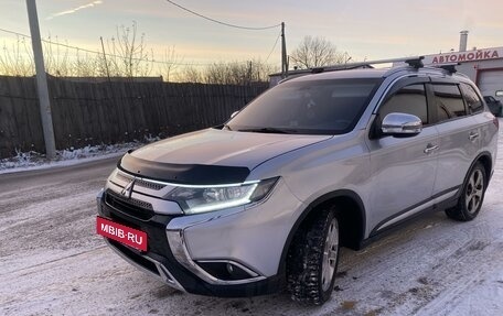 Mitsubishi Outlander III рестайлинг 3, 2020 год, 2 200 000 рублей, 12 фотография