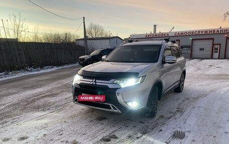 Mitsubishi Outlander III рестайлинг 3, 2020 год, 2 200 000 рублей, 3 фотография