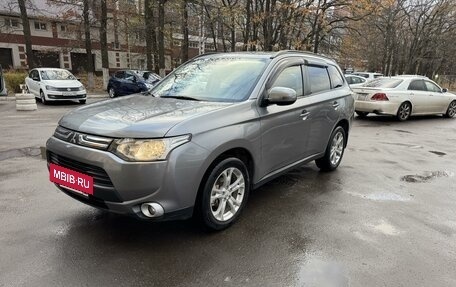 Mitsubishi Outlander III рестайлинг 3, 2012 год, 1 630 000 рублей, 2 фотография