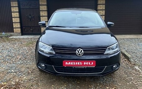 Volkswagen Jetta VI, 2012 год, 1 080 000 рублей, 2 фотография