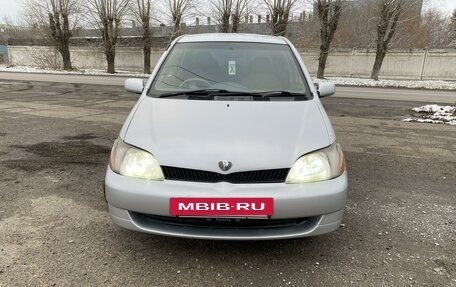 Toyota Platz, 1999 год, 385 000 рублей, 2 фотография