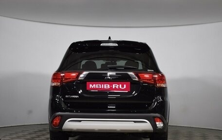 Mitsubishi Outlander III рестайлинг 3, 2022 год, 3 900 000 рублей, 5 фотография