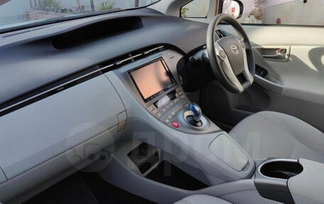 Toyota Prius, 2013 год, 1 625 000 рублей, 11 фотография