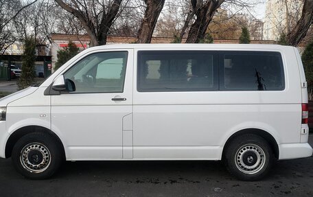 Volkswagen Caravelle T5, 2014 год, 2 200 000 рублей, 1 фотография