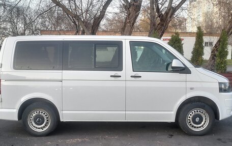 Volkswagen Caravelle T5, 2014 год, 2 200 000 рублей, 3 фотография