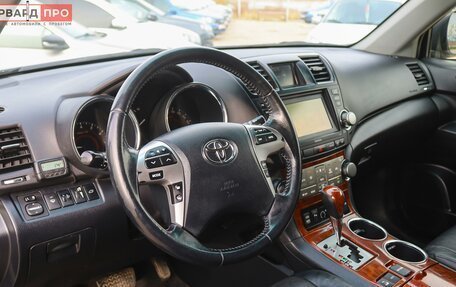 Toyota Highlander III, 2012 год, 2 270 000 рублей, 6 фотография