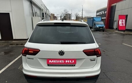 Volkswagen Tiguan II, 2017 год, 2 600 000 рублей, 3 фотография