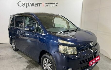 Toyota Voxy II, 2010 год, 1 350 000 рублей, 1 фотография