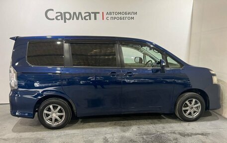 Toyota Voxy II, 2010 год, 1 350 000 рублей, 8 фотография