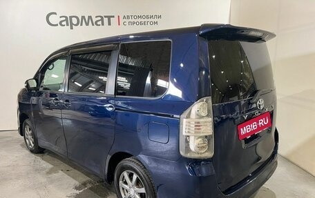 Toyota Voxy II, 2010 год, 1 350 000 рублей, 5 фотография