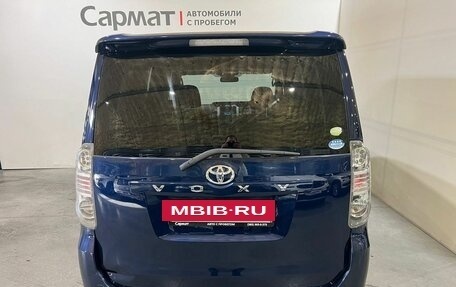 Toyota Voxy II, 2010 год, 1 350 000 рублей, 6 фотография