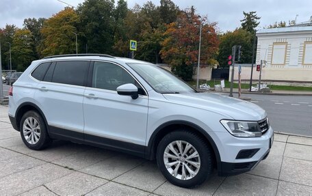 Volkswagen Tiguan II, 2018 год, 2 150 000 рублей, 3 фотография