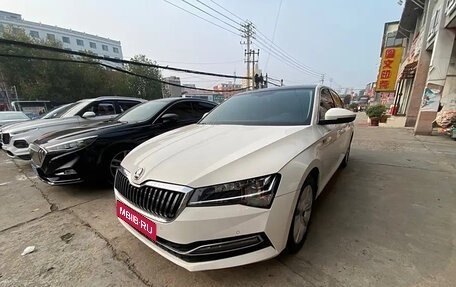 Skoda Superb III рестайлинг, 2020 год, 1 600 000 рублей, 1 фотография