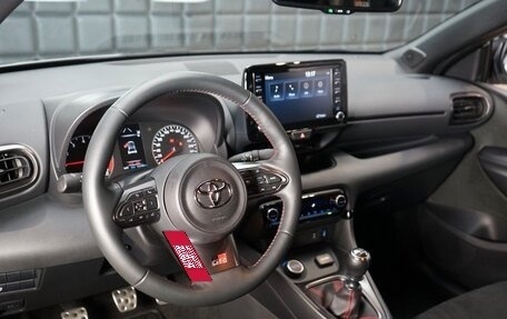 Toyota Yaris, 2021 год, 4 750 000 рублей, 13 фотография