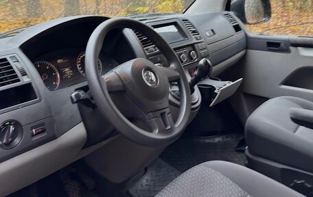 Volkswagen Caravelle T5, 2011 год, 1 550 000 рублей, 8 фотография