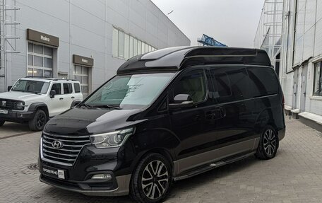 Hyundai Grand Starex Grand Starex I рестайлинг 2, 2018 год, 3 200 000 рублей, 1 фотография