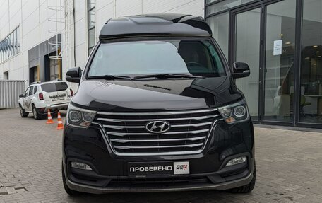 Hyundai Grand Starex Grand Starex I рестайлинг 2, 2018 год, 3 200 000 рублей, 2 фотография