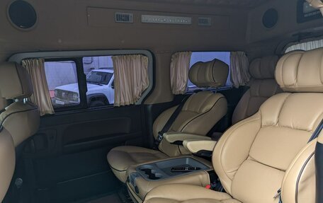 Hyundai Grand Starex Grand Starex I рестайлинг 2, 2018 год, 3 200 000 рублей, 15 фотография